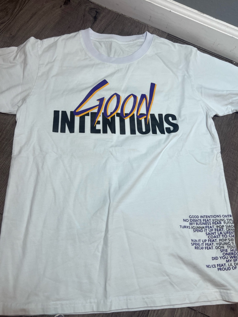 Good intention white t shirts size Small